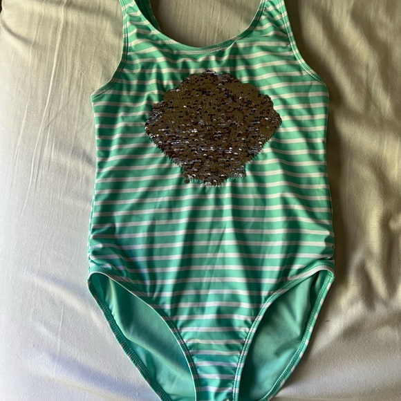 Sweet Pineapple: Girl’s one piece swimsuit with sequence double sides seashell - Picture 6 of 8